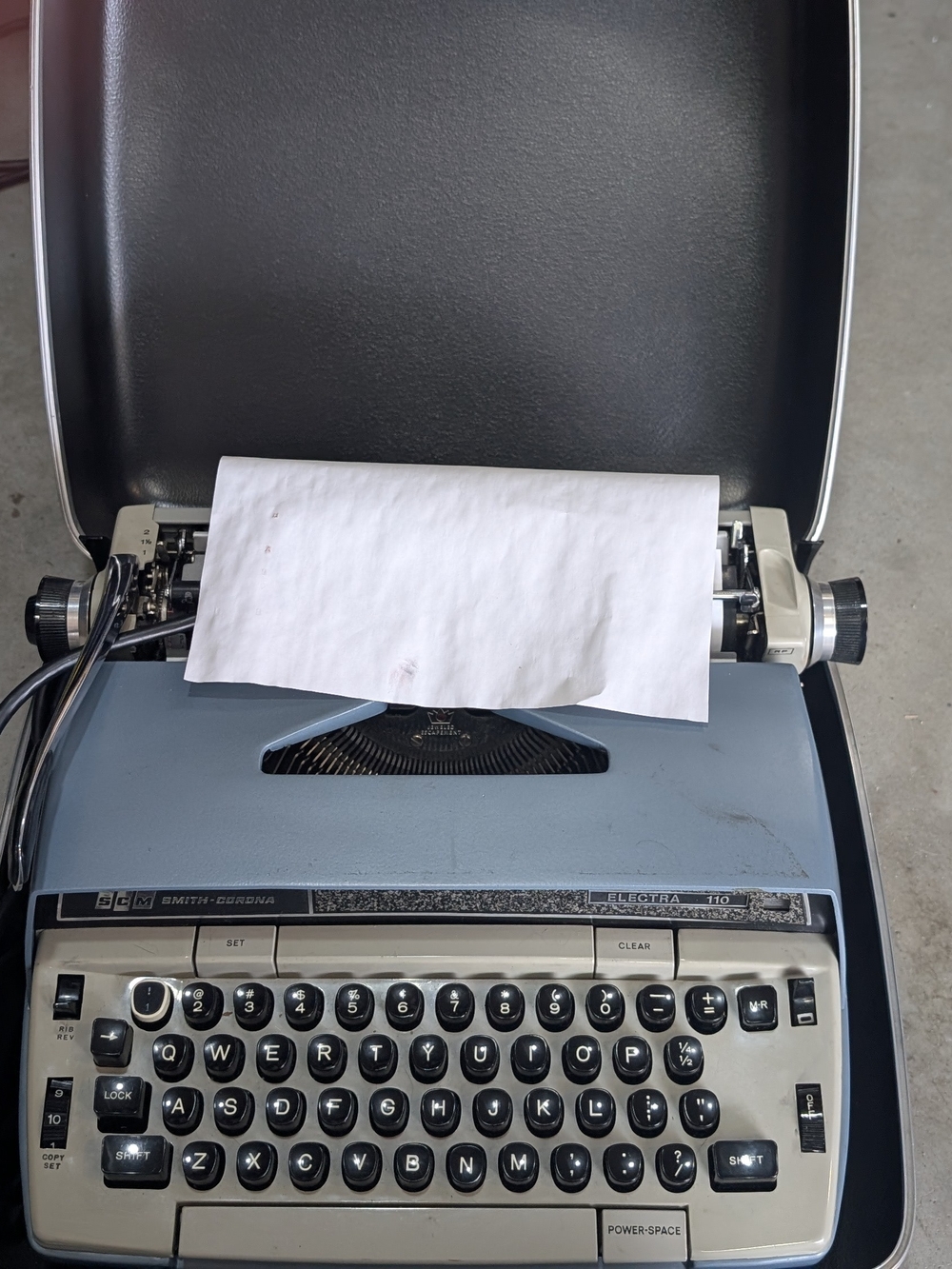 Electra 110 Portable Typewriter in Blue